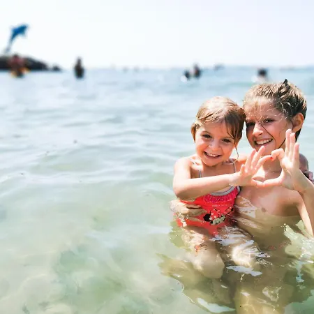 Beachfront Smart Homes By Marty's Lägenhetshotell Slăntjev Brjag